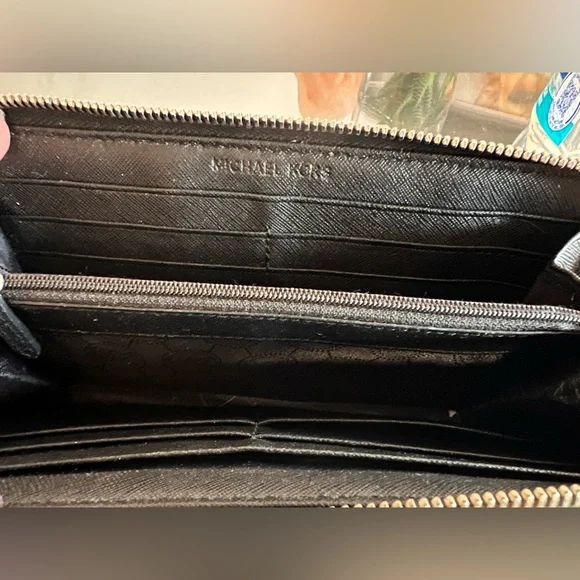 MK wallet - Picture 2 of 3